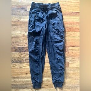 Lululemon Dance Studio Mid-Rise Pants Size 2 Regular Black Joggers